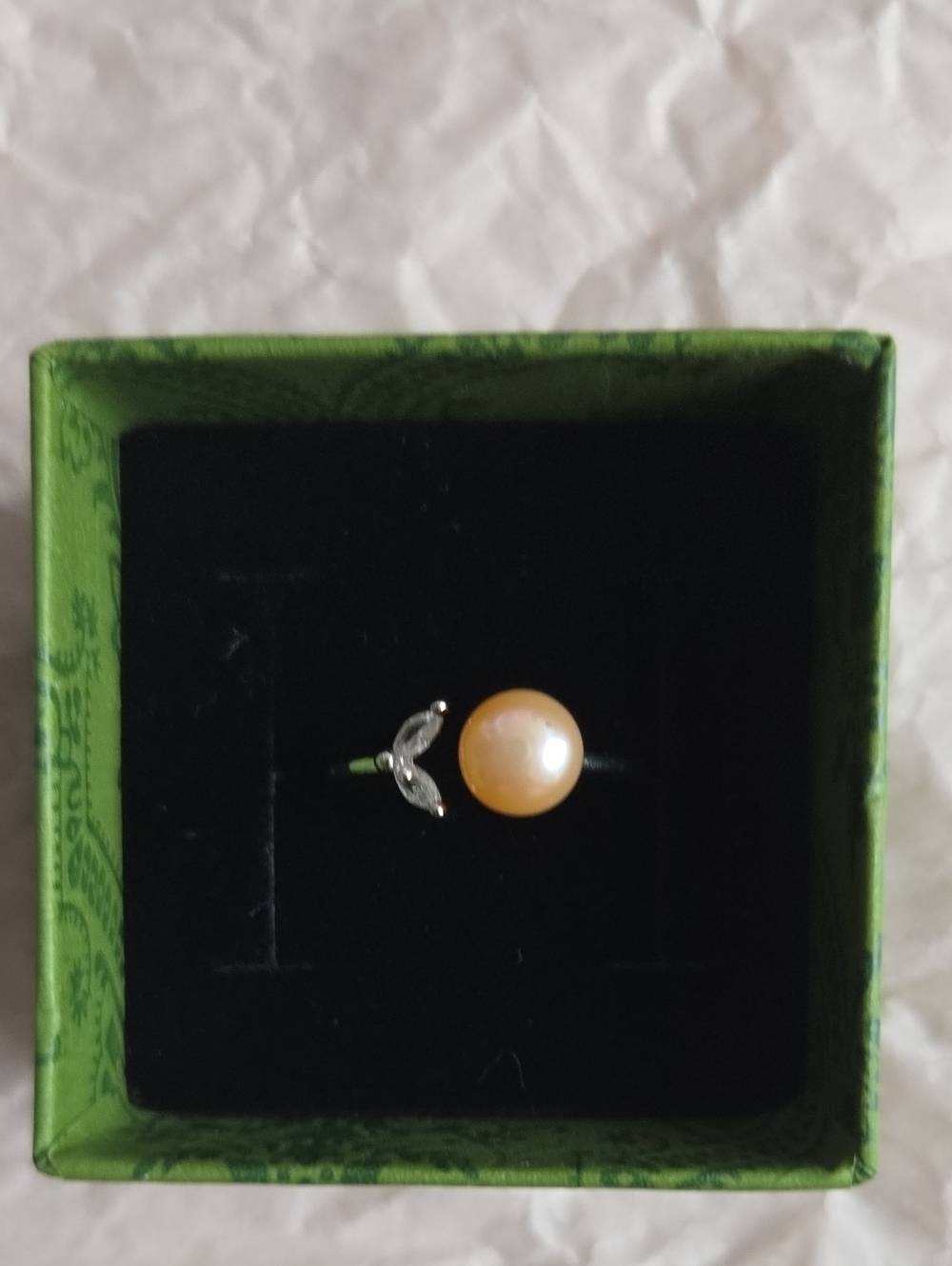 Cream Color Pearl Ring with Silver Leaf Accent